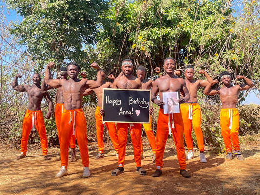Équipe de pantalons orange d'Afrique
